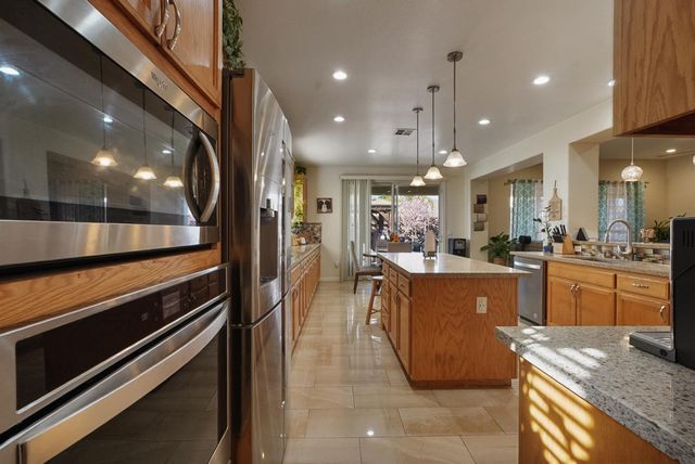 1051 Heartland Dr, Manteca, CA 95337