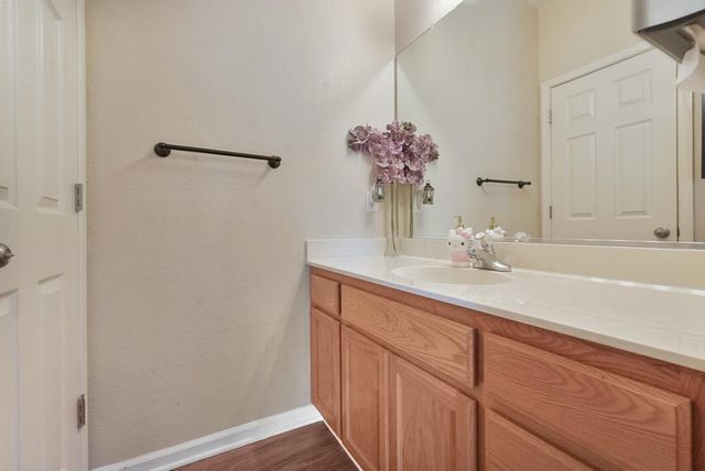 1051 Heartland Dr, Manteca, CA 95337