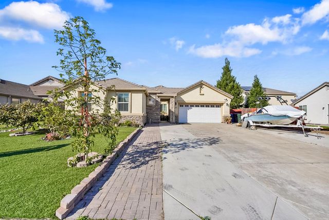 1051 Heartland Dr, Manteca, CA 95337