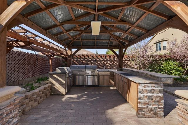 1051 Heartland Dr, Manteca, CA 95337