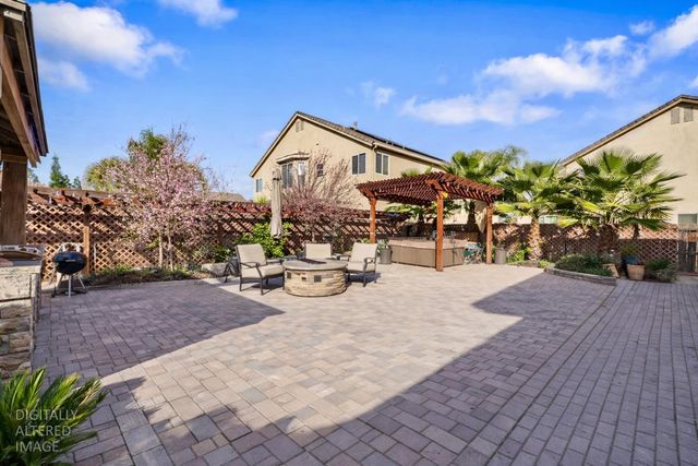 1051 Heartland Dr, Manteca, CA 95337