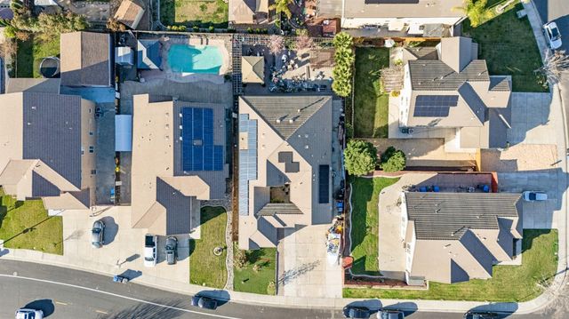 1051 Heartland Dr, Manteca, CA 95337