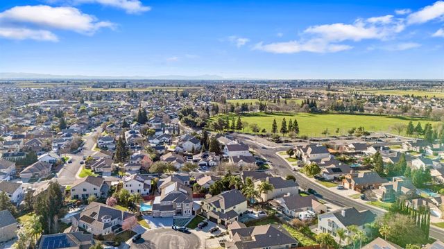 1051 Heartland Dr, Manteca, CA 95337