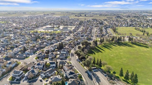 1051 Heartland Dr, Manteca, CA 95337