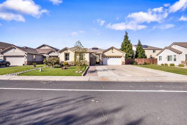 1051 Heartland Dr, Manteca, CA 95337