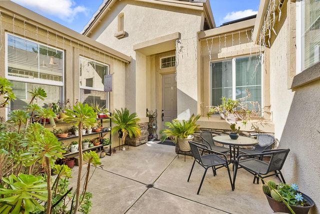 1051 Heartland Dr, Manteca, CA 95337