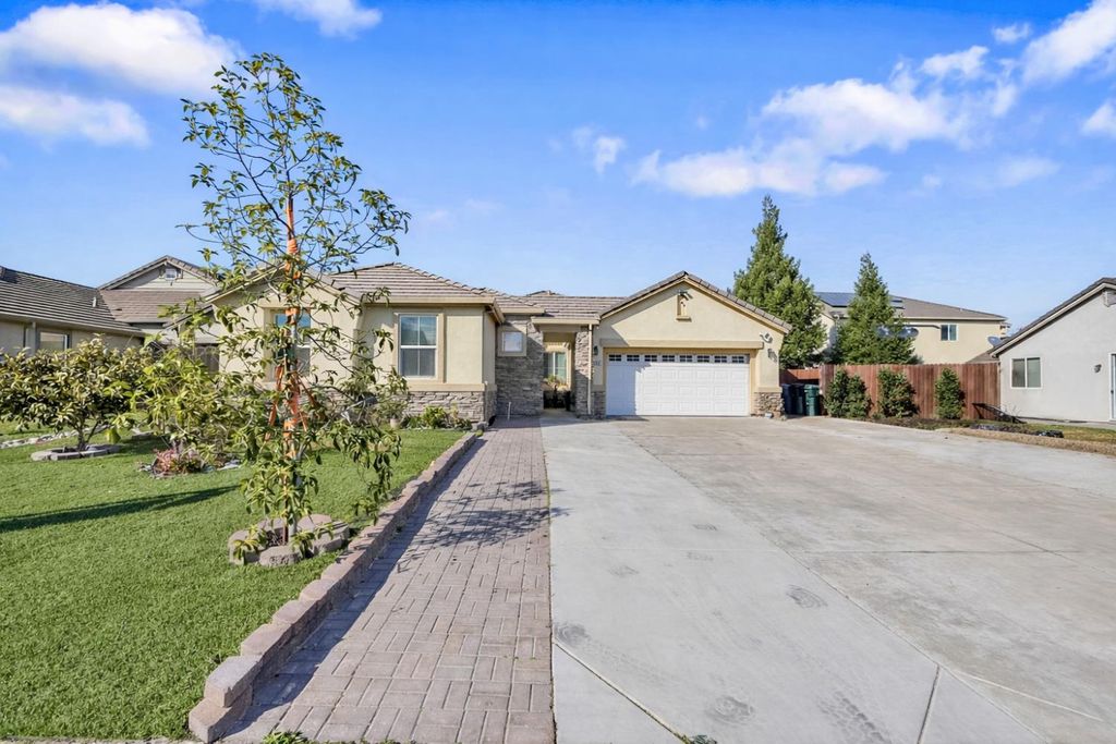 1051 Heartland Dr, Manteca, CA 95337