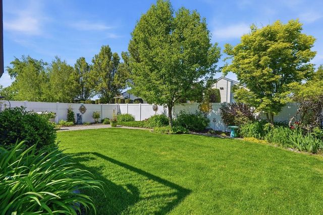 902 S Salish St, Airway Heights, WA 99224