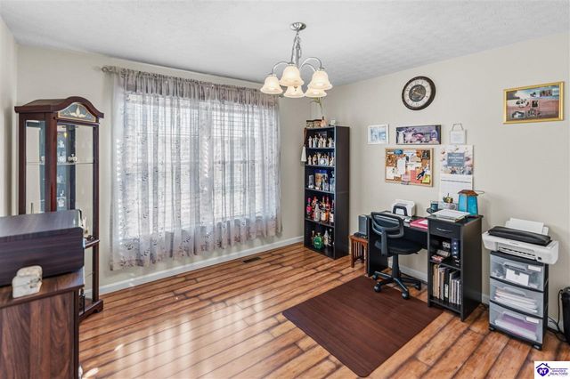 438 Willow Lake Drive, Vine Grove, KY 40175