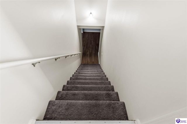 438 Willow Lake Drive, Vine Grove, KY 40175