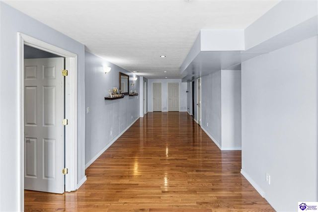 438 Willow Lake Drive, Vine Grove, KY 40175