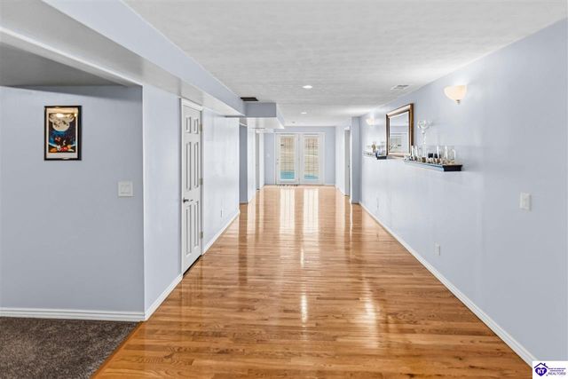 438 Willow Lake Drive, Vine Grove, KY 40175