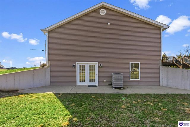 438 Willow Lake Drive, Vine Grove, KY 40175