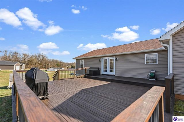 438 Willow Lake Drive, Vine Grove, KY 40175