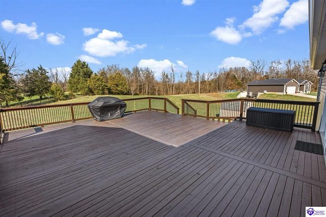 438 Willow Lake Drive, Vine Grove, KY 40175