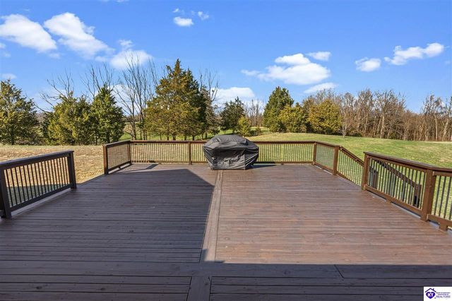 438 Willow Lake Drive, Vine Grove, KY 40175