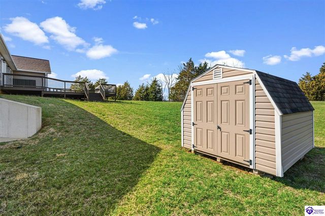 438 Willow Lake Drive, Vine Grove, KY 40175