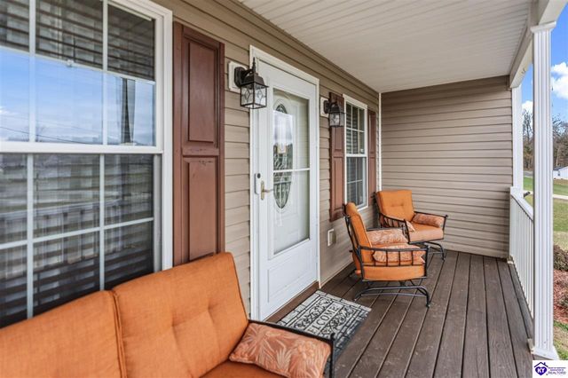 438 Willow Lake Drive, Vine Grove, KY 40175