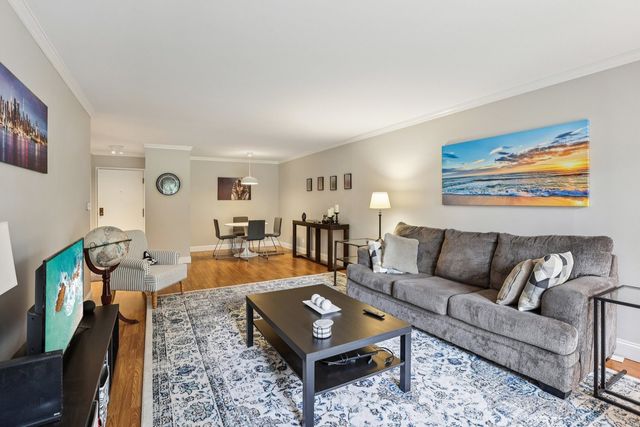 263 S Clubhouse Drive 117, Palatine, IL 60074