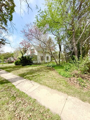 303 E Porter Avenue, Chesterton, IN 46304