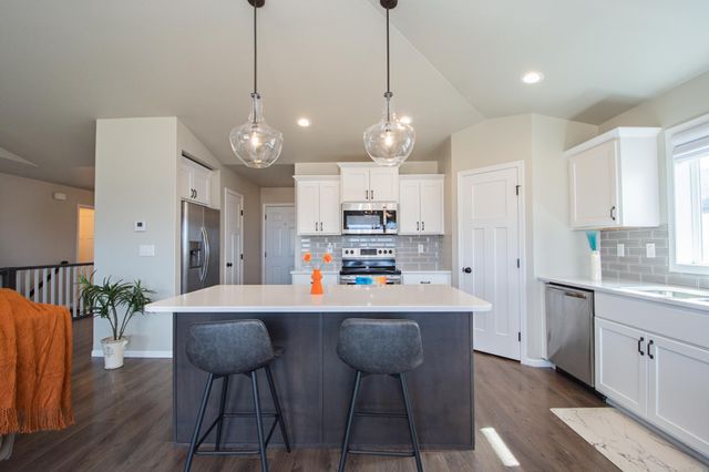 1142 Albert Court W, West Fargo, ND 58078