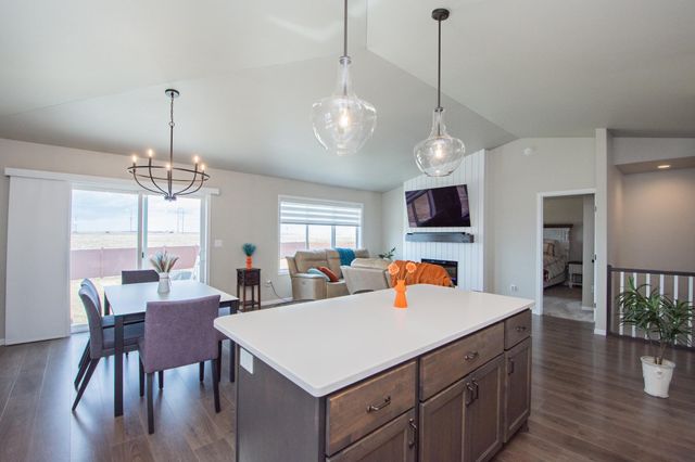 1142 Albert Court W, West Fargo, ND 58078