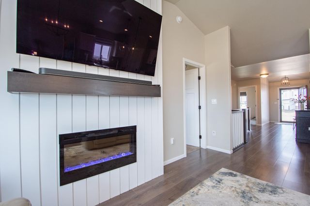 1142 Albert Court W, West Fargo, ND 58078