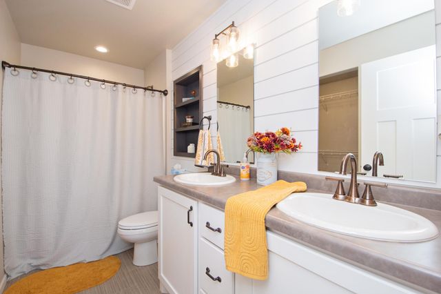 1142 Albert Court W, West Fargo, ND 58078