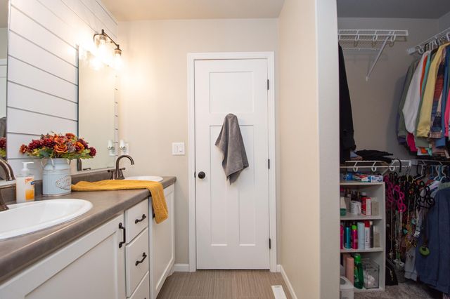 1142 Albert Court W, West Fargo, ND 58078