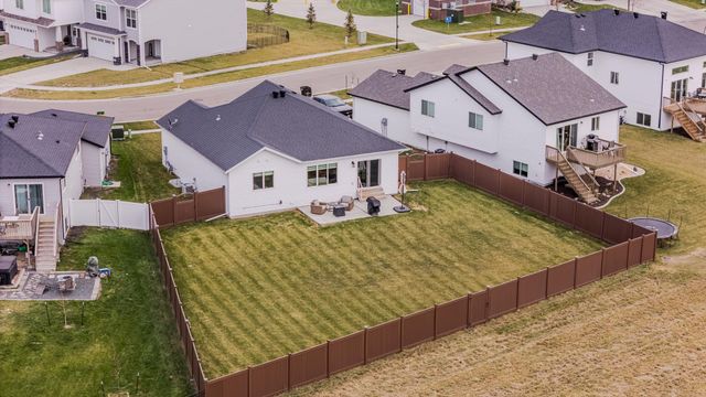 1142 Albert Court W, West Fargo, ND 58078