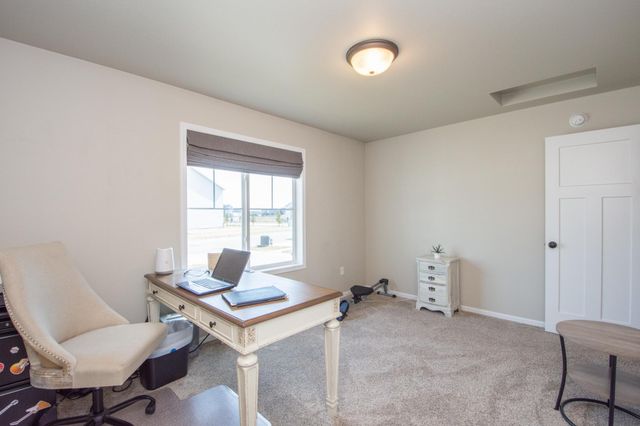 1142 Albert Court W, West Fargo, ND 58078