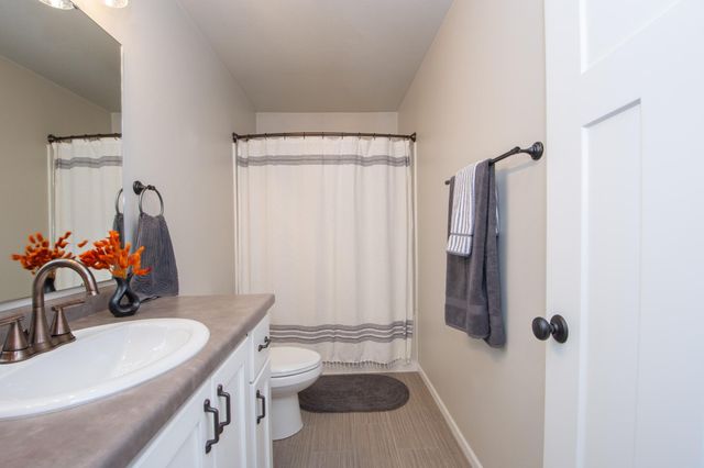 1142 Albert Court W, West Fargo, ND 58078