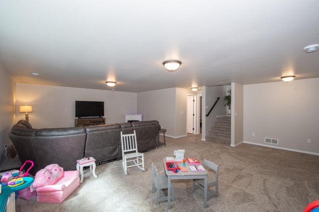 1142 Albert Court W, West Fargo, ND 58078