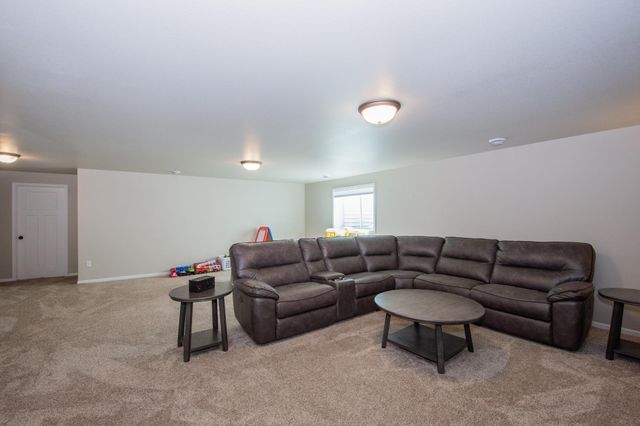 1142 Albert Court W, West Fargo, ND 58078