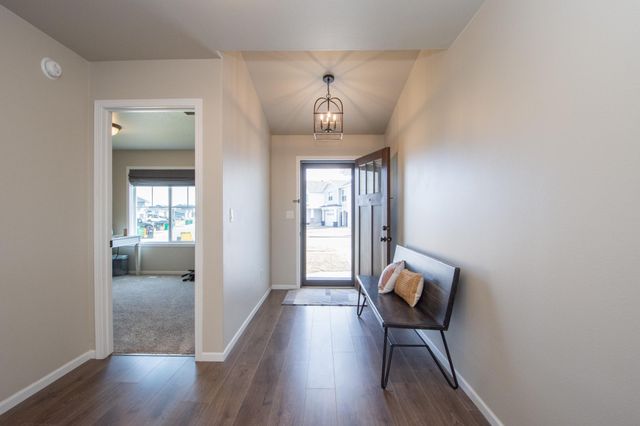 1142 Albert Court W, West Fargo, ND 58078