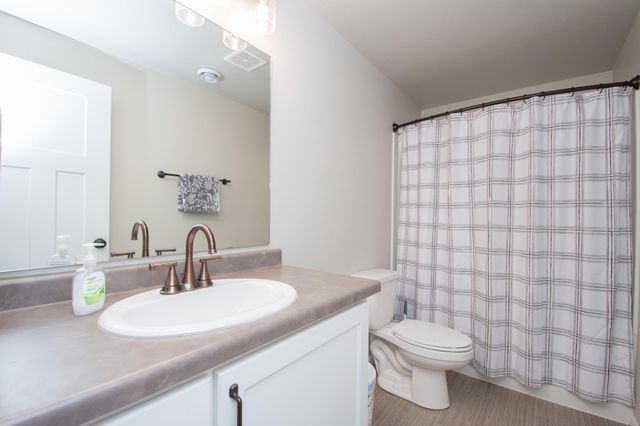 1142 Albert Court W, West Fargo, ND 58078