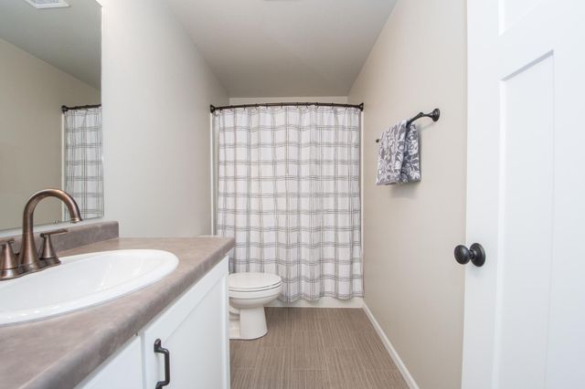 1142 Albert Court W, West Fargo, ND 58078