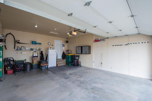 1142 Albert Court W, West Fargo, ND 58078