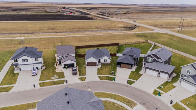 1142 Albert Court W, West Fargo, ND 58078