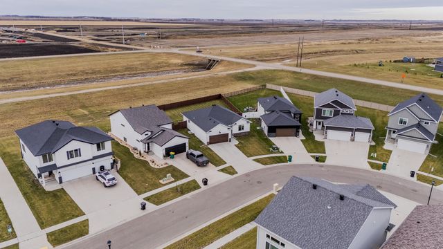 1142 Albert Court W, West Fargo, ND 58078