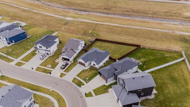 1142 Albert Court W, West Fargo, ND 58078