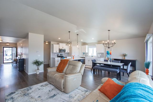 1142 Albert Court W, West Fargo, ND 58078