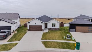 1142 Albert Court W, West Fargo, ND 58078