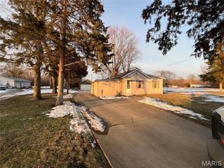 5267 Chain Of Rocks Road, Edwardsville, IL 62025