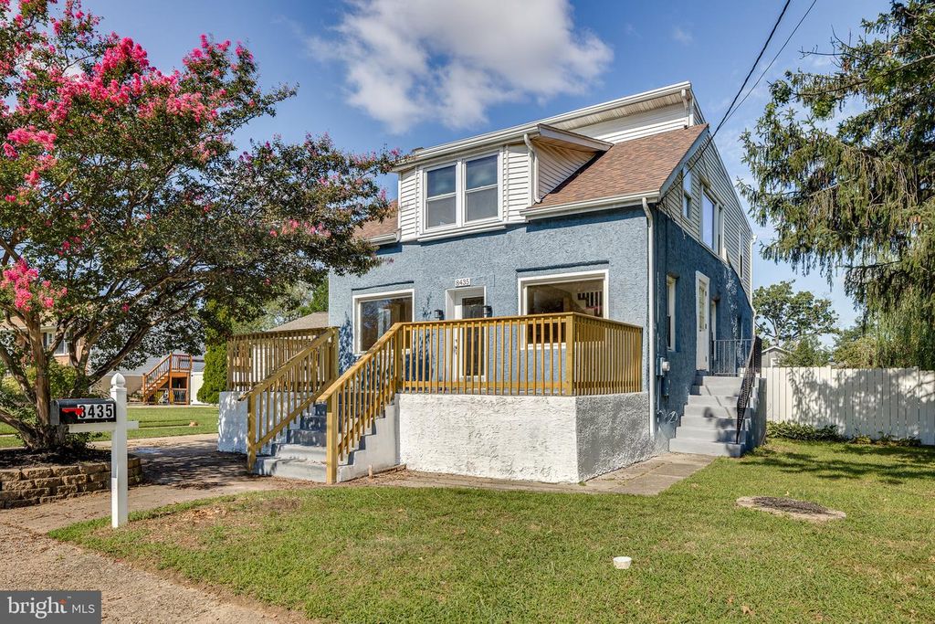8435 EDEN LN, PENNSAUKEN, NJ 08110 — exterior