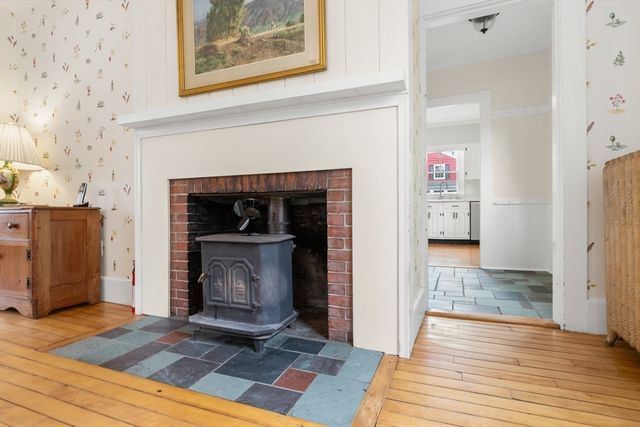 20 Perkins St, Wenham, MA 01984