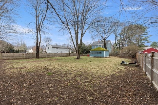 20 Perkins St, Wenham, MA 01984