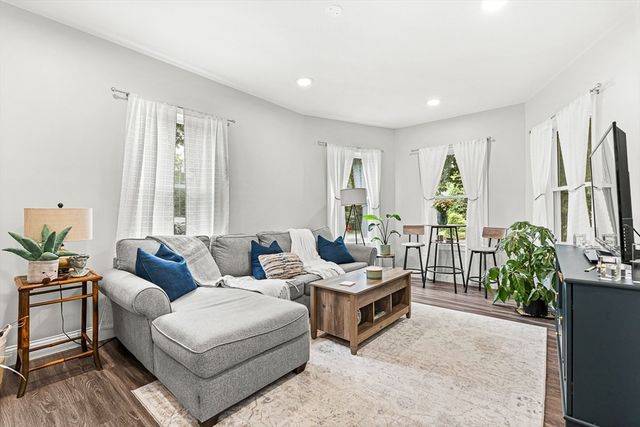 29 Harvard Street 1, Winchester, MA 01890