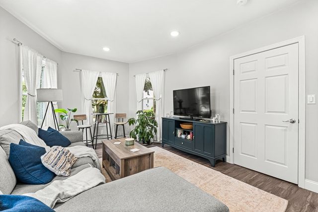 29 Harvard Street 1, Winchester, MA 01890