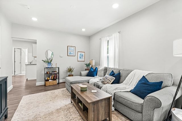 29 Harvard Street 1, Winchester, MA 01890